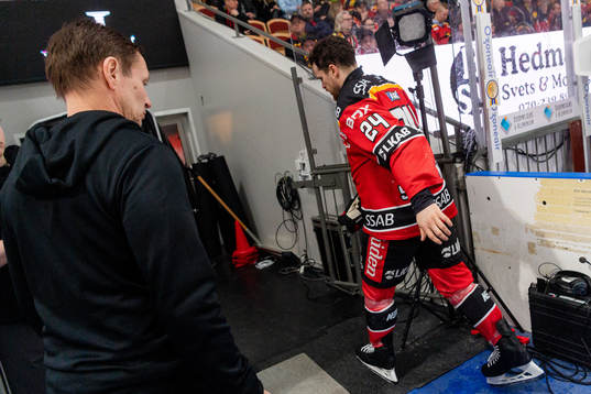 Luleås Brendan Shinnimin lämnar isen