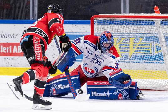 Oskarshamns målvakt Tim Juel räddar straff från Luleås