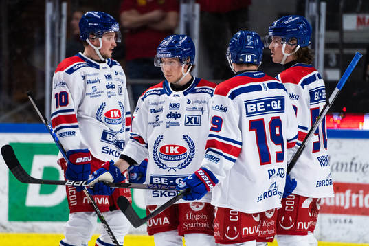 Oskarshamns Myles Powell deppar med lagkamrater