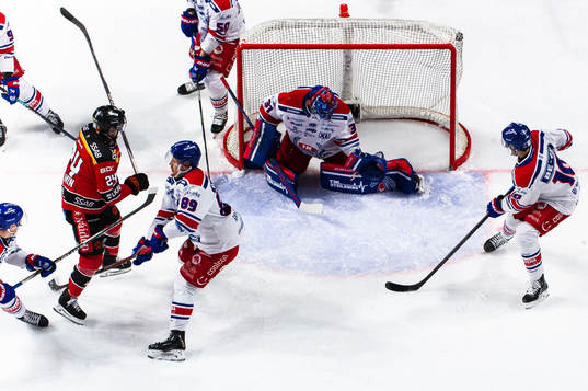 Luleås Brendan Shinnimin sätter 1-1 bakom Oskarshamns