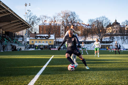 Eskilstunas Astrid Larsson och Hammarbys Thea Sørbo