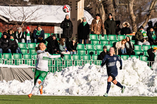 Hammarbys Adelina Engman och Eskilstunas Astrid Larsson