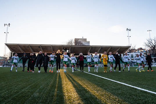 Hammarbys spelare jublar