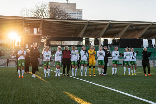 Hammarbys spelare jublar