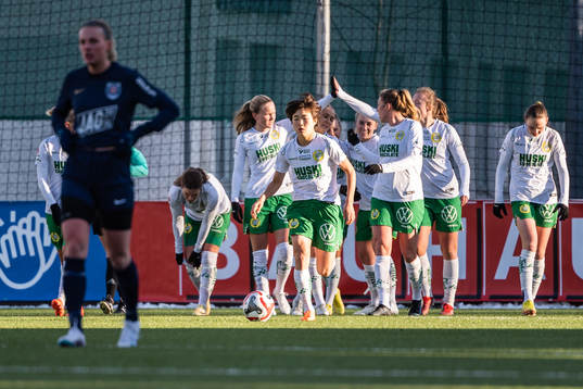 Hammarbys Matilda Vinberg och Sara Kanutte Fornes jublar