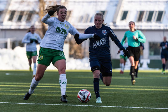 Hammarbys Emma Westin och Eskilstunas Astrid Larsson