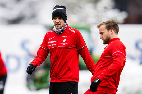 Thore Baardsen Pedersen of Brann warms up