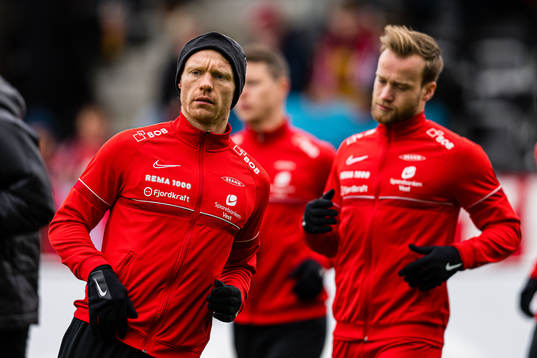 Sivert Heltne Nilsen of Brann warms up