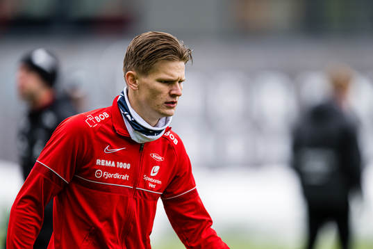 David Møller Wolfe of Brann warms up