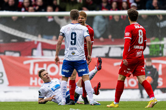 Sondre Liseth of Haugesund and Sivert Heltne Nilsen of Brann