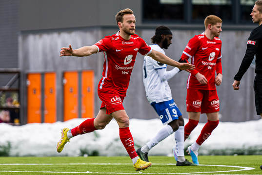 Bård Finne of Brann celebrates