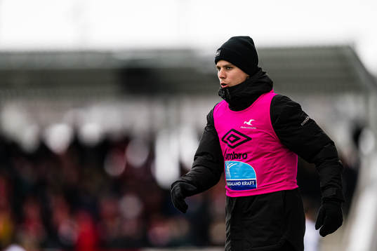 Martin Samuelsen of Haugesund warms up