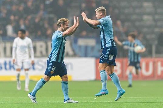 Djurgårdens Hampus Finndell och Victor Edvardsen jublar