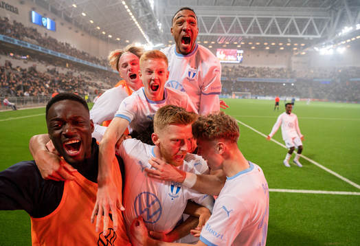 Malmö FFs målvakt Ismael Diawara , Hugo Larsson , Derek
