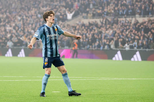 Djurgårdens Oliver Berg jublar