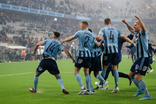 Djurgårdens Besard Sabovic jublar