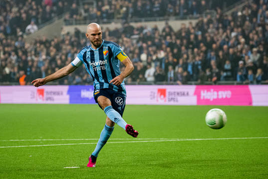 Djurgårdens Marcus Danielson gör mål på straff