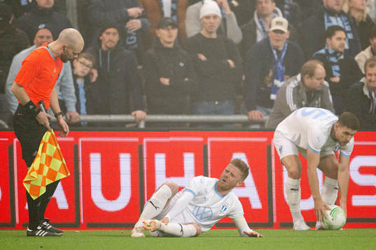 Malmö FFs Anders Christiansen har ont