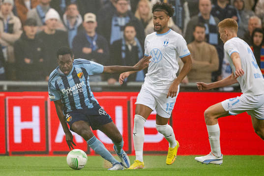 Djurgårdens Joel Asoro i en kamp mot Malmö FFs Joseph