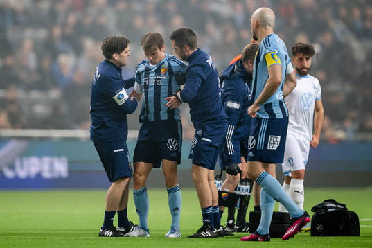 Djurgårdens Elias Andersson har ont