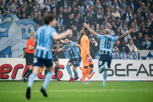 Djurgårdens Besard Sabovic jublar