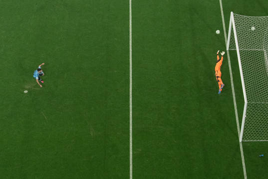 Djurgårdens Besard Sabovic gör det avgörande 3-2 målet