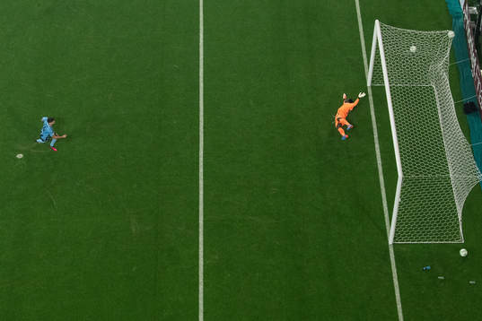 Djurgårdens Besard Sabovic gör det avgörande 3-2 målet