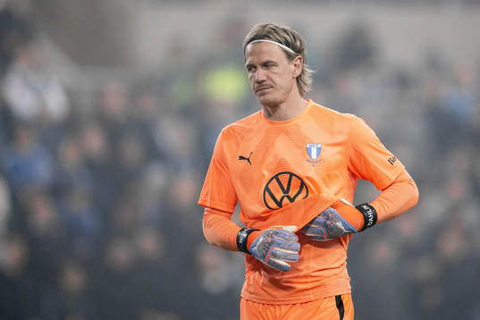 Malmö FFs målvakt Johan Dahlin deppar