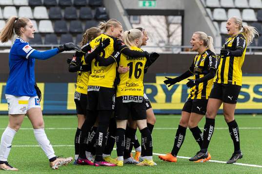Häckens spelare jublar