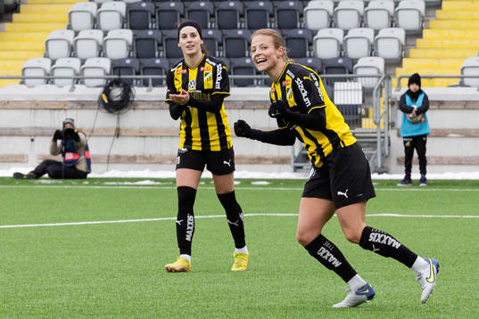 Häckens Anna Anvegård jublar