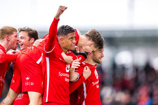 Bård Finne of Brann celebrates