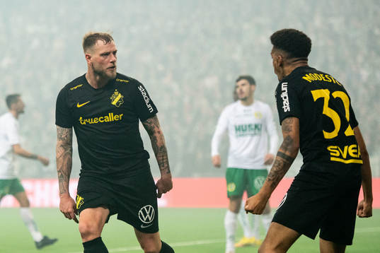 AIKs John Guidetti och Rui Modesto jublar