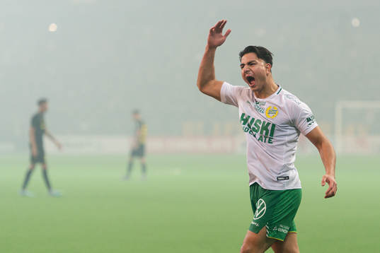 Hammarbys Jusef Erabi jublar