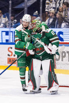 Rögles Tony Sund och Rögles målvakt Christoffer Rifalk