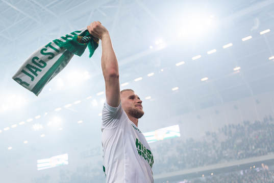 Hammarbys Simon Strand  jublar