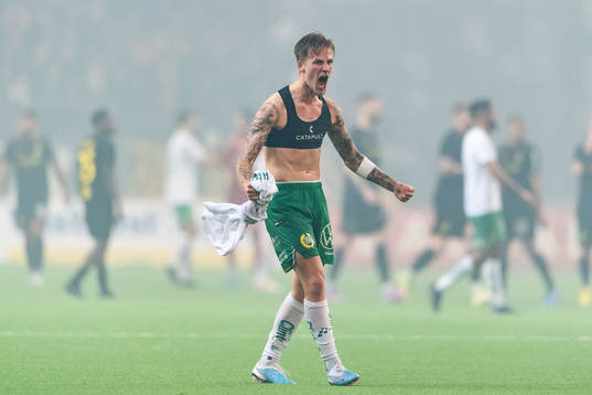 Hammarbys Fredrik Hammar jublar
