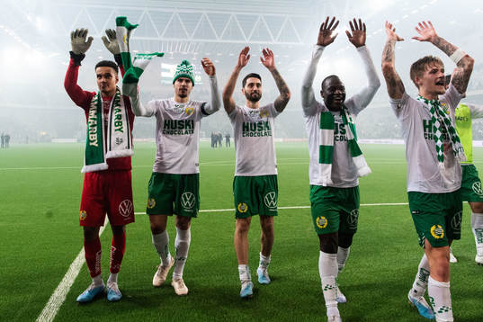 Hammarbys spelare jublar