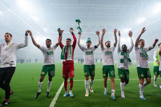 Hammarbys spelare jublar