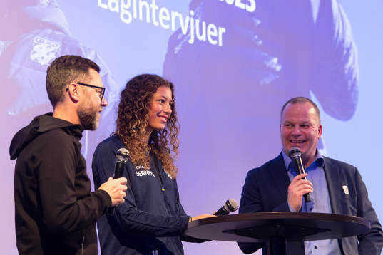 Huvudtränare A-lag Dam Peter Svanström, Malva Larsson och