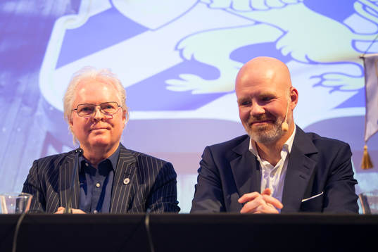 Mötets ordförande Hans Rothenberg och Sekreterarare Peter