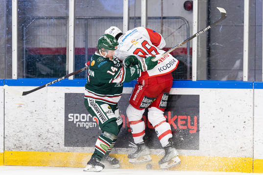 Tingsryds Elias Gunnarsson och Västerviks Matteo Gennaro