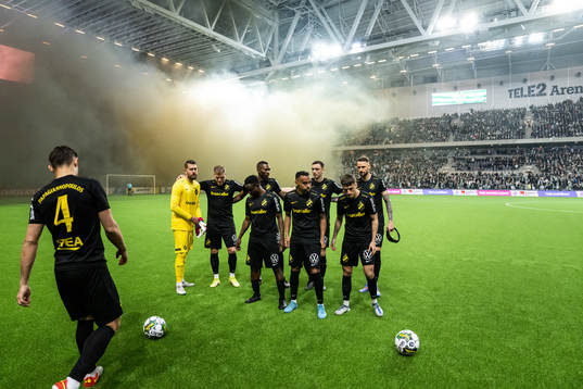 AIKs spelare ställer upp för lagbild
