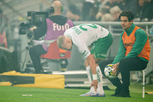 Hammarbys Simon Strand har ont