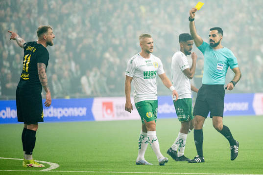 Hammarbys Simon Strand får en varning