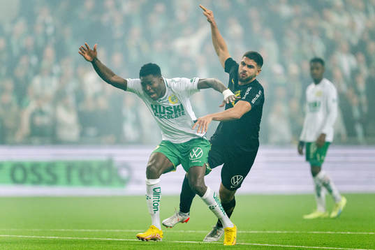 Hammarbys Nathaniel Adjei och AIKs Omar Faraj