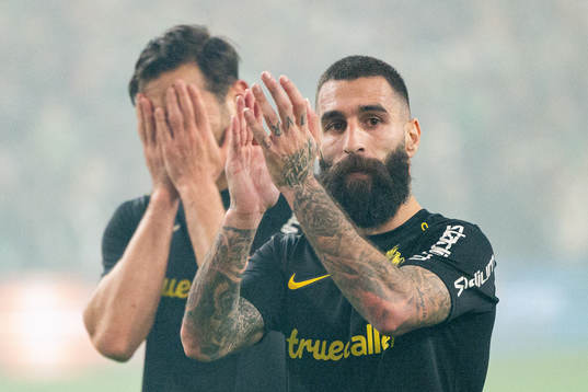 AIKs Sotirios Papagiannopoulos och Jimmy Durmaz  deppar