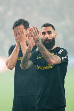 AIKs Sotirios Papagiannopoulos och Jimmy Durmaz  deppar