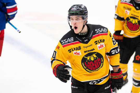 Luleås Julius Honka jublar
