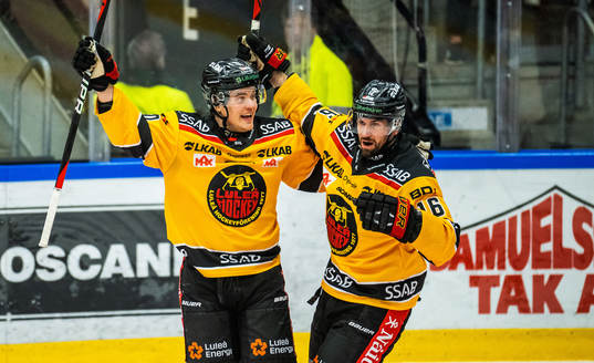 Luleås Julius Honka jublar med Niklas Olausson
