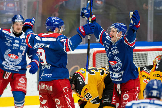 Oskarshamns Ahti Oksanen och Antti Suomela jublar
